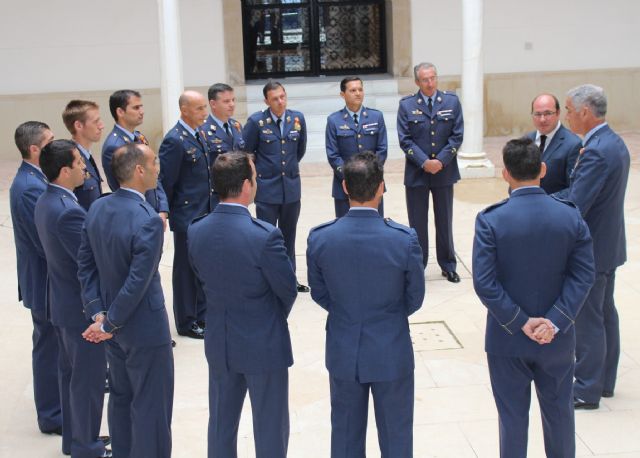 El presidente de la Comunidad recibe a la Patrulla Águila - 2, Foto 2