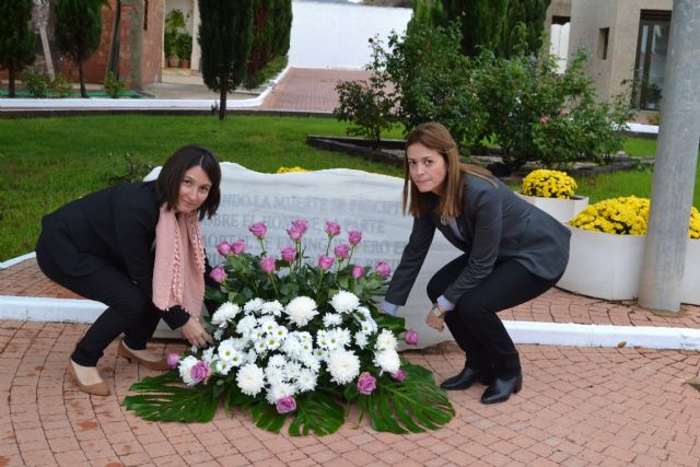 Medio millar de personas se dan cita en la misa en memoria de los Fieles Difuntos - 1, Foto 1