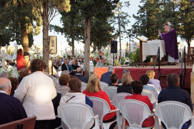 Autoridades municipales asisten a la tradicional Misa de Ánimas 2015 - 1, Foto 1