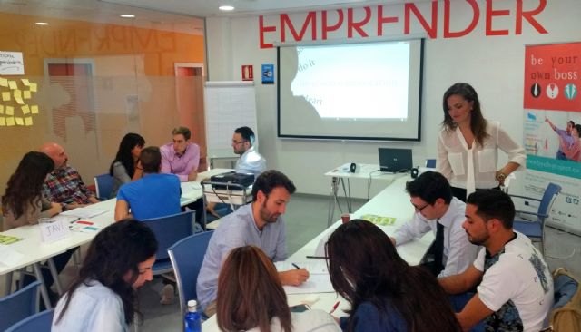 La Comunidad enseña a 14 emprendedores y desempleados a ser sus propios jefes - 1, Foto 1