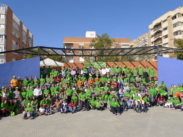 La consejera con algunos de los más de 300 participantes en la jornada., Foto 2