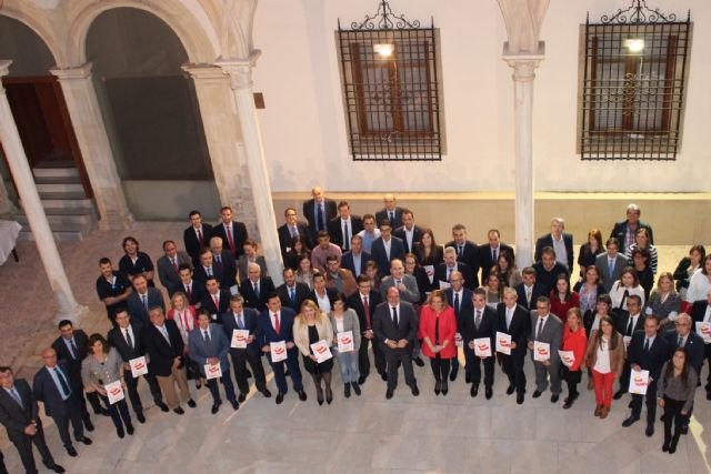 El Gobierno regional considera que no hay mayor responsabilidad social que participar en el reto de crear empleo para los jóvenes murcianos - 1, Foto 1