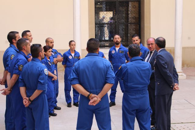 El presidente de la Comunidad recibe a la Patrulla Acrobática de Paracaidismo del Ejército del Aire - 1, Foto 1