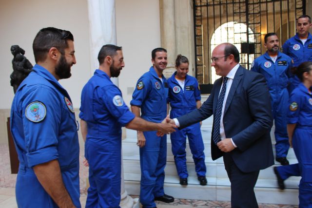 El presidente de la Comunidad recibe a la Patrulla Acrobática de Paracaidismo del Ejército del Aire - 3, Foto 3