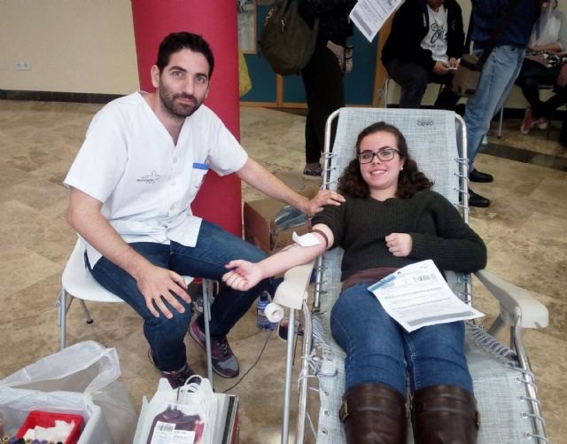 El Centro Regional de Hemodonación inicia la campaña 2015-2016 de donación de sangre en la Universidad de Murcia y en la Politécnica - 2, Foto 2