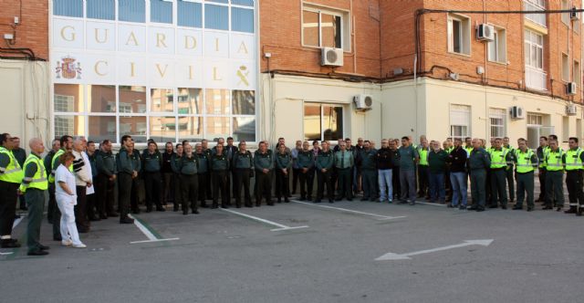 La Guardia Civil de la Región de Murcia guarda un minuto de silencio en memoria de las víctimas de los atentados de París - 1, Foto 1