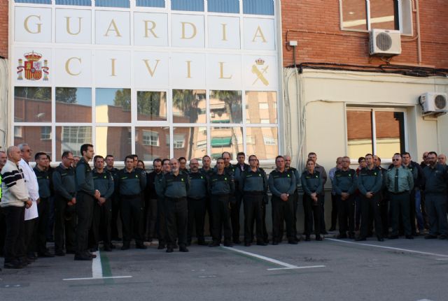 La Guardia Civil de la Región de Murcia guarda un minuto de silencio en memoria de las víctimas de los atentados de París - 3, Foto 3