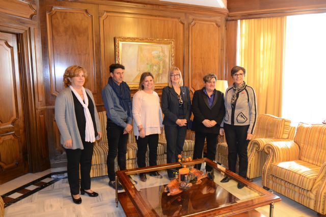 La presidenta de la Asamblea recibe a la directiva de FAMDIF, referente en el mundo de la discapacidad física y orgánica - 1, Foto 1