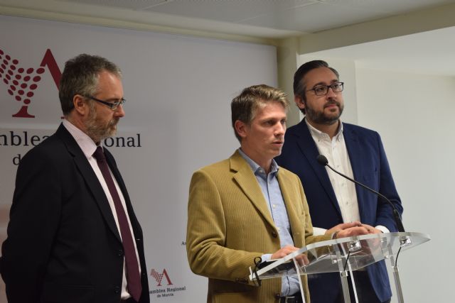 Víctor Martínez-Carrasco: El Gobierno Regional trabaja en la buena dirección en materia de pobreza - 1, Foto 1