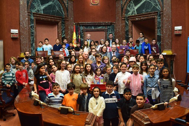 Diputados del GPP participan con escolares de Cartagena en la actividad “La cápsula del tiempo” hoy Día Universal de la Infancia - 1, Foto 1