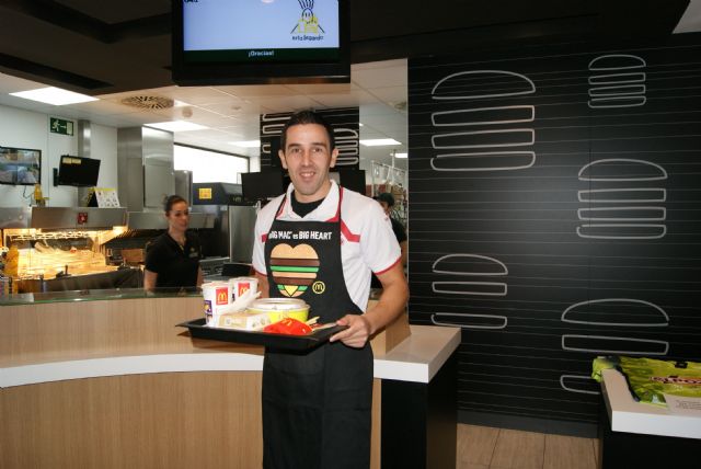 José Ruiz de ElPozo Murcia FS celebra con M´c Donalds McHappy Day - 1, Foto 1