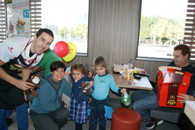 José Ruiz de ElPozo Murcia FS celebra con M´c Donalds McHappy Day - 2, Foto 2