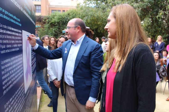 Pedro Antonio Sánchez: Unimos nuestra voz en contra de la violencia de género en el mundo, en España y en la Región - 1, Foto 1