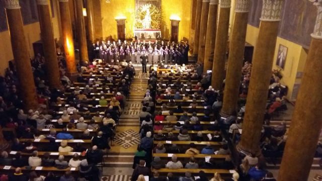 Respeto y amor por la música de Coral Discantus en el certamen internacional de música religiosa de Lodz - 1, Foto 1