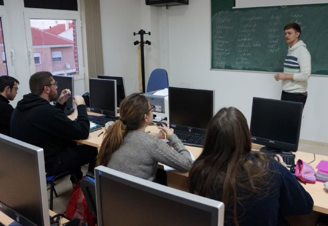 Estudiantes torreños de 1° de Bachillerato perfeccionan su inglés gracias a la empresa Grifols - 1, Foto 1