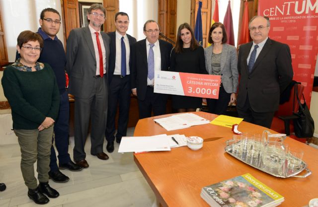 Cátedra de la Universidad de Zaragoza premia a investigadora de la UMU por un trabajo sobre el impacto de Internet en los adolescentes - 1, Foto 1