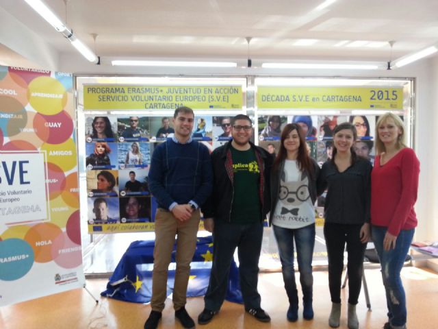 Ricardo Segado inaugura la exposición fotográfica que recuerda el paso de los cooperantes del Servicio de Voluntariado Europeo - 1, Foto 1