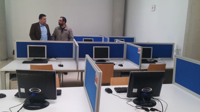 El PSOE reclama la apertura del Aula de Informática de Santiago el Mayor cerrada desde hace casi un año - 1, Foto 1