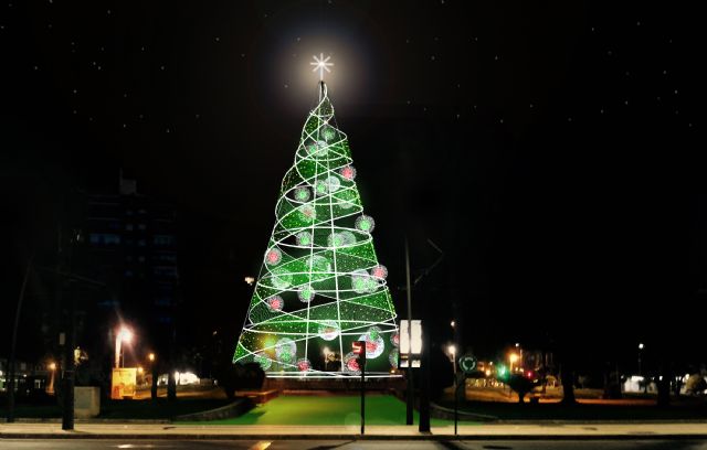 Murcia estrenará la próxima semana el árbol de Navidad más alto de la historia - 1, Foto 1