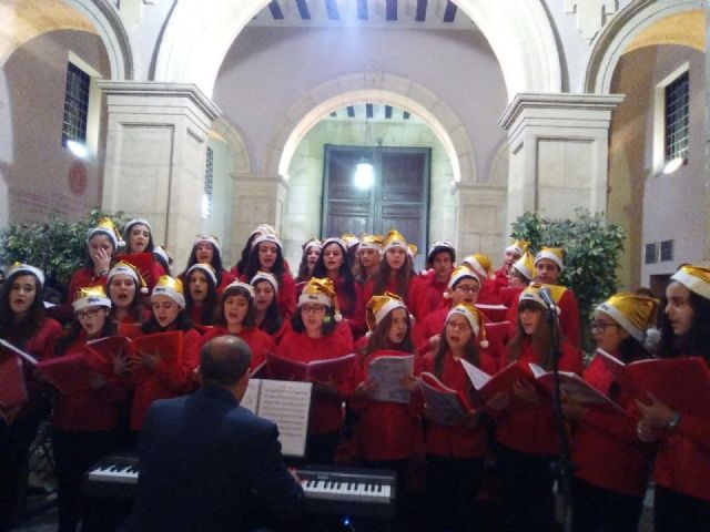 Las jóvenes generaciones de Coral Discantus llevan la música navideña a la sociedad murciana - 2, Foto 2