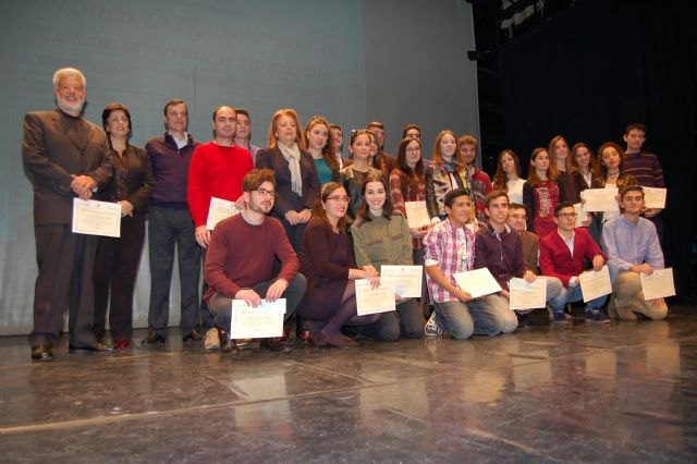 29 alumnos reciben los Premios Extraordinarios de Secundaria, Bachillerato y Enseñanzas Artísticas Profesionales del curso 2014-2015 - 1, Foto 1