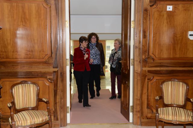 La Asociación de Mujeres abogadas entrega a la Presidenta de la Asamblea las conclusiones de su congreso sobre mediación e igualdad - 1, Foto 1