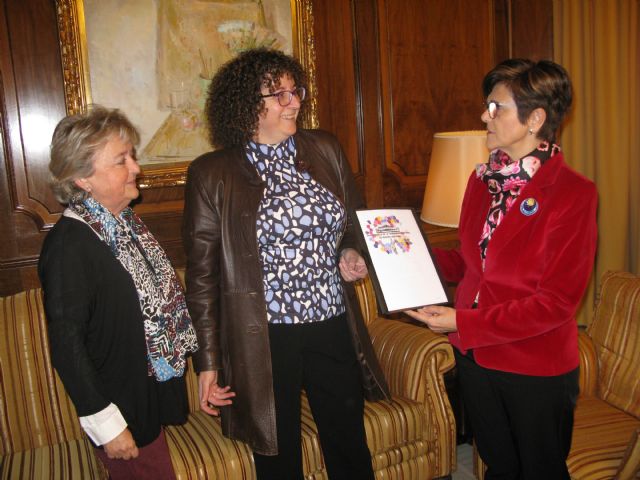 La Asociación de Mujeres abogadas entrega a la Presidenta de la Asamblea las conclusiones de su congreso sobre mediación e igualdad - 2, Foto 2