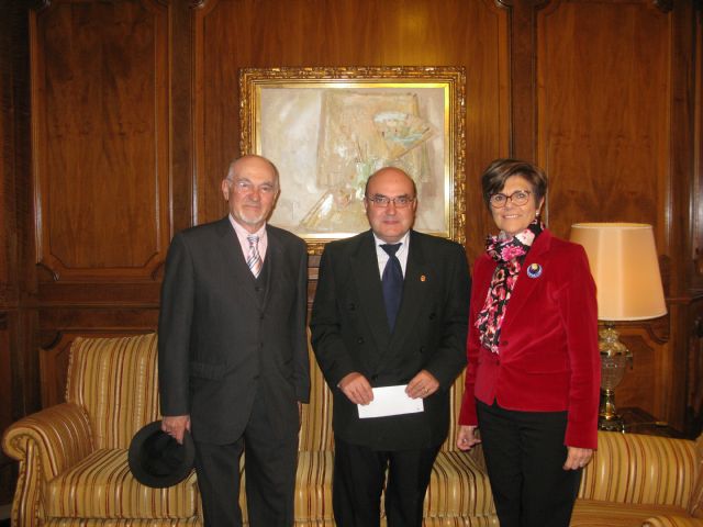 La presidenta de la Asamblea acepta la presidencia de honor del club de pesca deportiva Albacora - 1, Foto 1