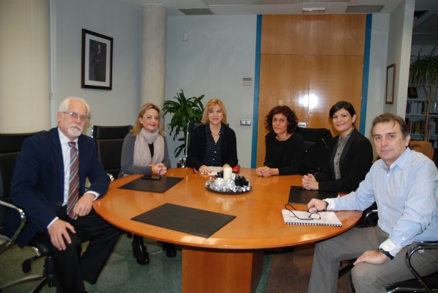 La consejera de Familia e Igualdad de Oportun idades se reúne con los alcaldes de la comarca Oriental - 1, Foto 1