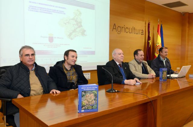 Publican un libro que identifica todos los árboles y arbustos autóctonos de la Región de Murcia - 1, Foto 1