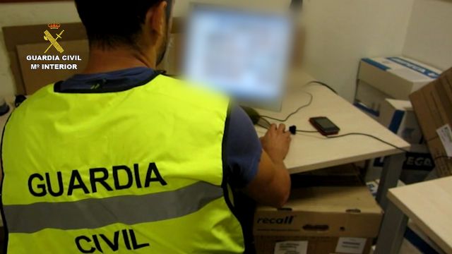 La Guardia Civil detiene a una persona por 13 delitos de corrupción de menores a través de Whatsapp - 1, Foto 1