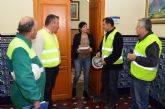 Los trabajadores de Arimesa han entregado a la alcaldesa 4452 firmas de los vecinos de Santomera
