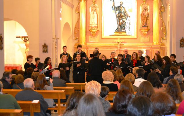 La polifonía de la Coral Patnia envuelve la iglesia de San Pedro Apóstol - 2, Foto 2