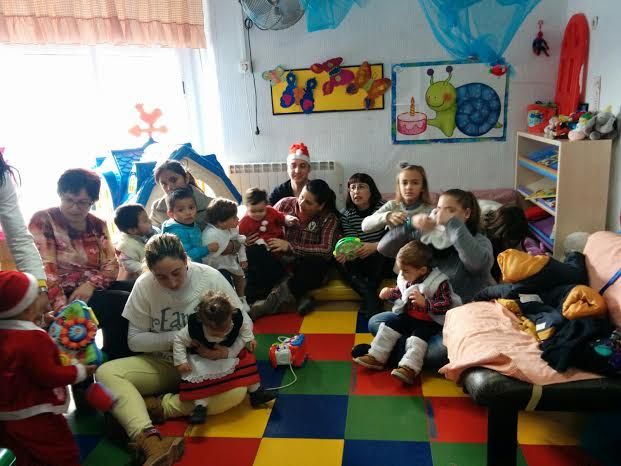 La comunidad educativa de la Escuela Municipal Infantil Clara Campoamor celebra la tradicional fiesta de la Navidad y visita de los Reyes Magos, Foto 1