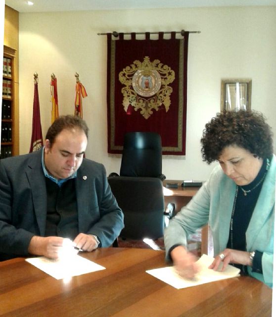 La alcaldesa de Puerto Lumbreras y el presidente de la Cámara de Comercio firman un convenio para fomentar el desarrollo empresarial en el municipio - 1, Foto 1