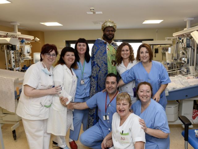 Los Reyes Magos visitan el Hospital Infantil de la Arrixaca - 1, Foto 1