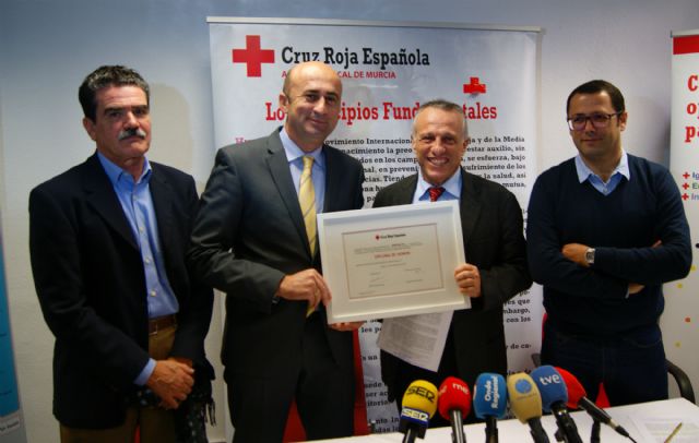 Una empresa murciana recibe el diploma de honor de Cruz Roja por su apoyo en programas de acción humanitaria - 1, Foto 1