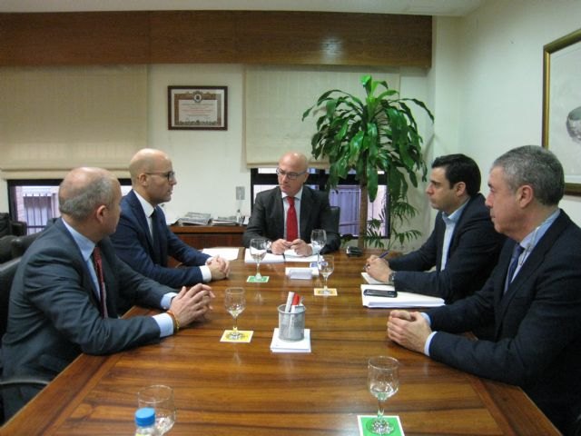 Empleo trabajará con organizaciones empresariales en la difusión de las ayudas para el fomento de la contratación indefinida - 1, Foto 1