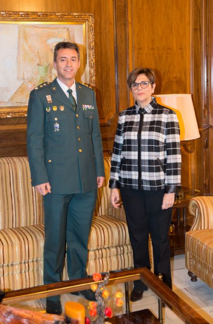 La presidenta de la Asamblea recibe al coronel Jesús Arribas, nuevo jefe de la Guardia Civil en la Región - 1, Foto 1