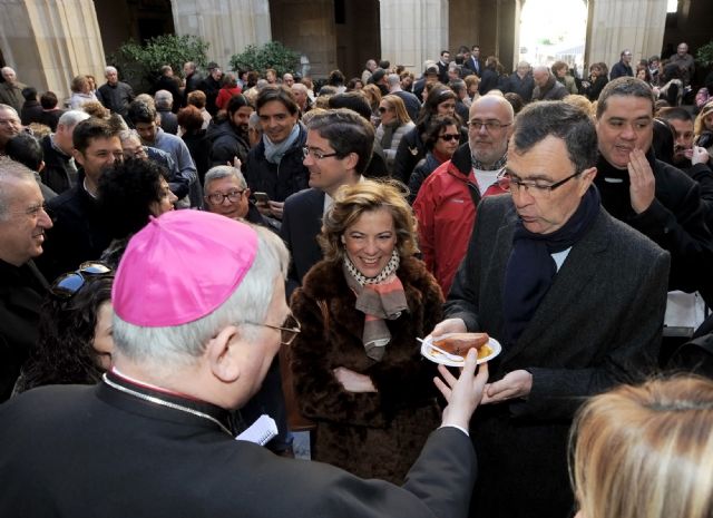 Numerosos murcianos celebran San Fulgencio con boniatos y mistela en el Palacio Episcopal - 1, Foto 1