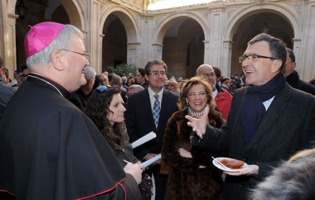 Numerosos murcianos celebran San Fulgencio con boniatos y mistela en el Palacio Episcopal - 2, Foto 2