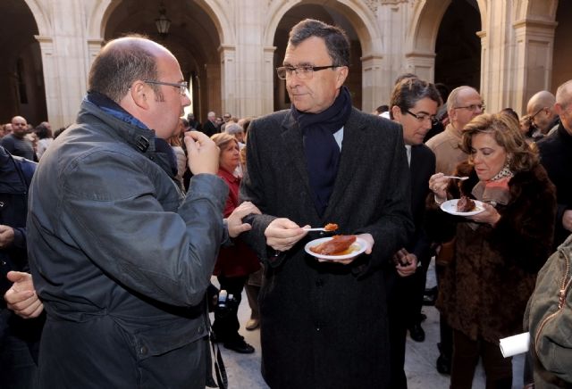 Numerosos murcianos celebran San Fulgencio con boniatos y mistela en el Palacio Episcopal - 3, Foto 3