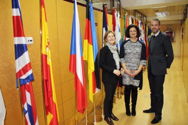 Reunión con la directora de la Representación de la Comisión Europea en España - 1, Foto 1