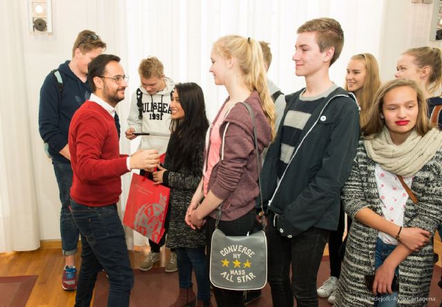 Alumnos procedentes de la ciudad noruega de Bergen visitan el Ayuntamiento - 2, Foto 2