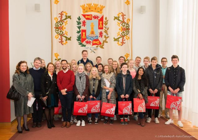 Alumnos procedentes de la ciudad noruega de Bergen visitan el Ayuntamiento - 4, Foto 4