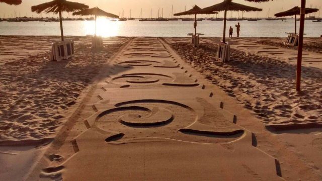 El Instituto para la Calidad Turística de España, ICTE, premia a Mariano López, inventor de la Q en la arena - 5, Foto 5