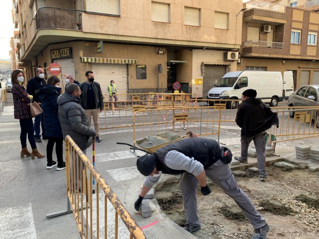 Moreno destaca la importancia de seguir apostando por la formación en su visita a los alumnos-trabajadores del PMEF de Sostenibilidad y transitabilidad en el cinturón verde de Águilas y su entorno - 1, Foto 1