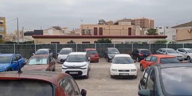 El PSOE apoya a los trabajadores de Servicios Sociales ante la negativa de Fulgencio Gil de construir el nuevo edificio proyectado en la etapa de Diego José Mateos - 1, Foto 1