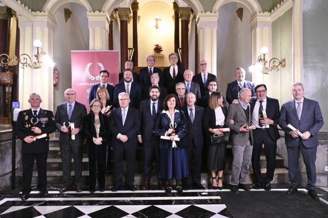 López Miras destaca que los premiados con los Laureles de Murcia han impulsado el progreso de la Región - 1, Foto 1