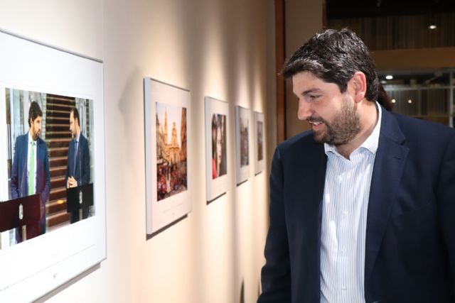 El presidente Fernando López Miras inaugura la exposición Fotoperiodismo 2018 - 1, Foto 1